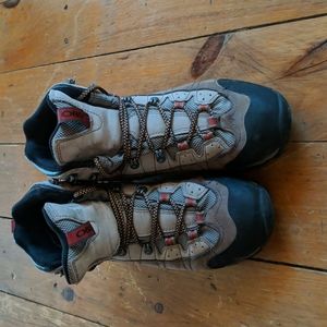 Onoz hiking shoes